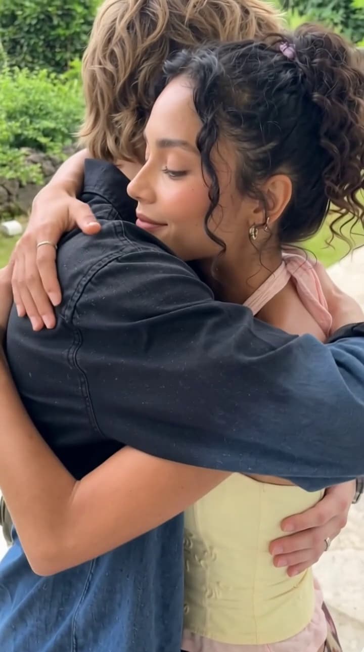 Hug Togethere